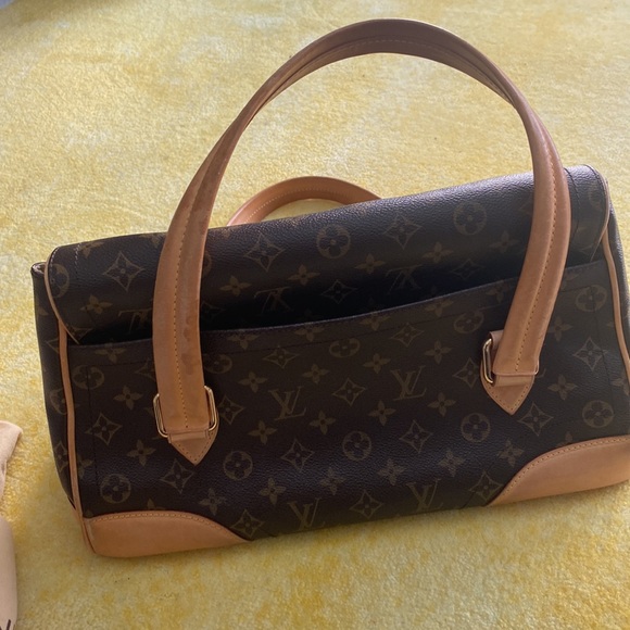 Louis Vuitton. Beverly Handbag GM - Picture 6 of 16